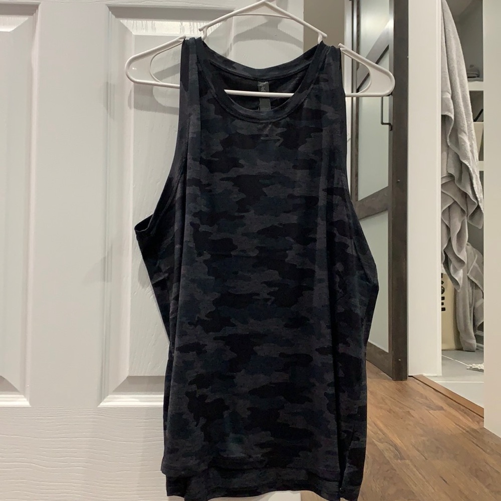 Black and gray camouflage women’s workout tank top